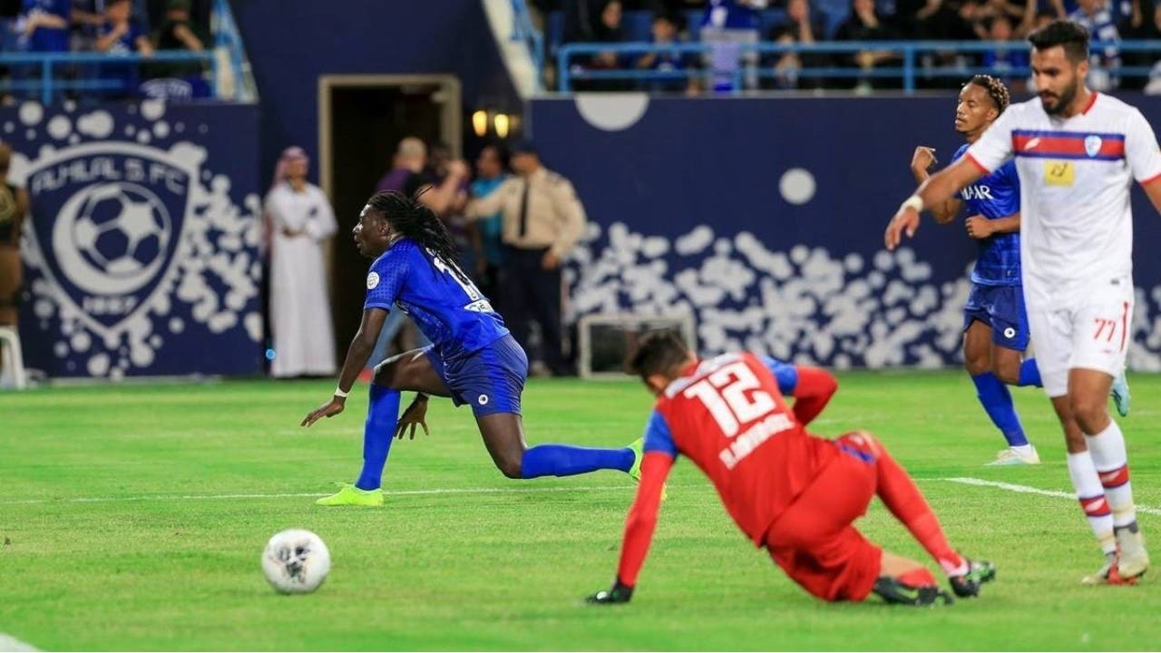 خربين يقود هجوم الهلال.. والشابي يحشد أسلحة أبها الهجومية