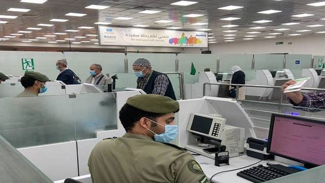 بالروابط والشروط.. هكذا يُمكن التقدم على وظائف رتبة جندي في الجوازات بمختلف مناطق المملكة