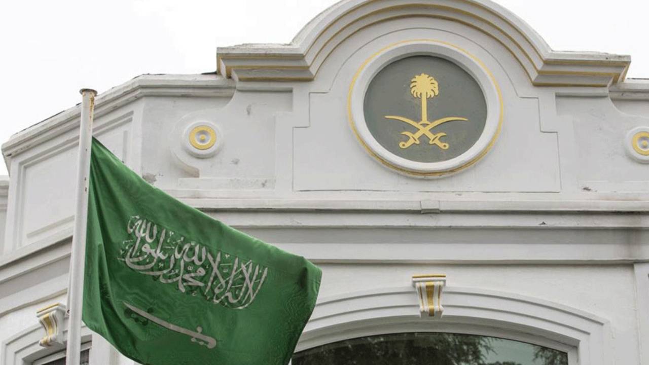السفارة في النمسا تصدر تنبيها للمواطنين السعوديين بعد الهجوم الإرهابي