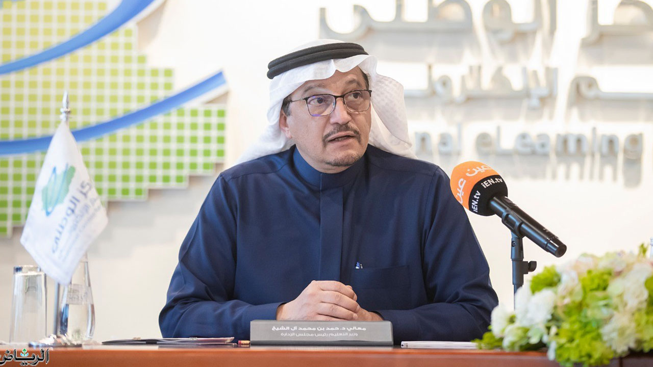 بالفيديو.. وزير التعليم يشارك المعلمين وطلابهم في الفصول الافتراضية لـ«منصة مدرستي»