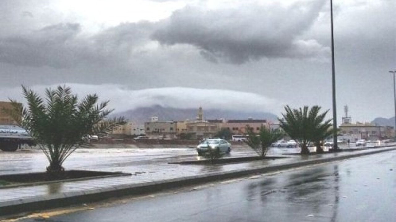 هطول أمطار متوسطة إلى غزيرة على محافظة القنفذة