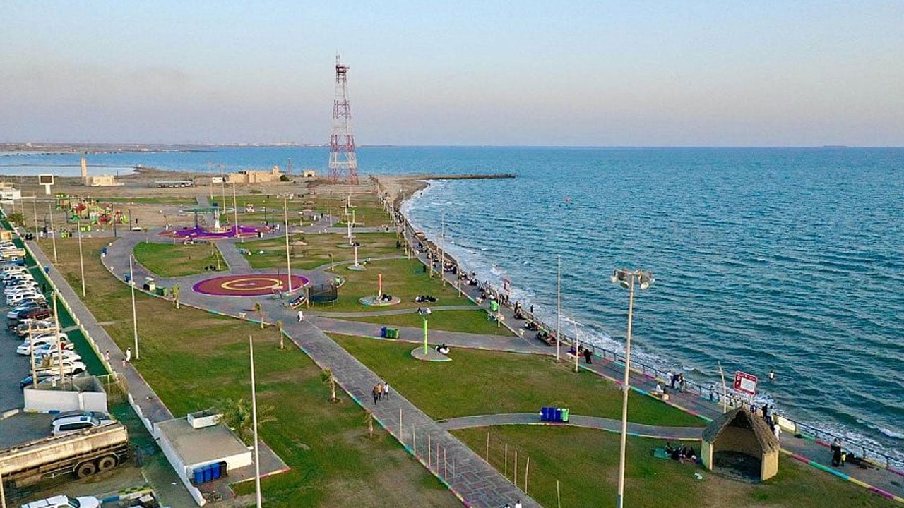 بالصور.. شاطئ الشقيق مقصد العائلات وزائري جازان بسبب جماله الأخَّاذ