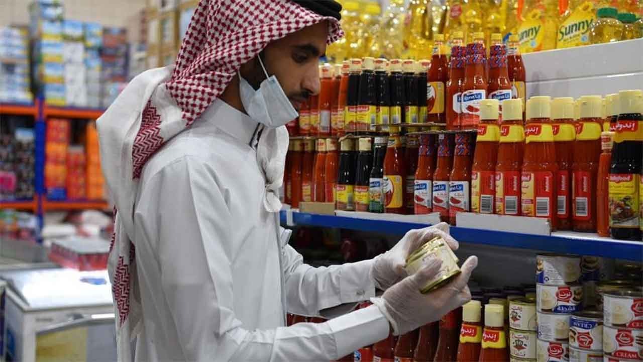 «أمانة الشرقية» تنفذ 489 جولة رقابية على الأسواق وتعقم 740 موقعًا في الدمام