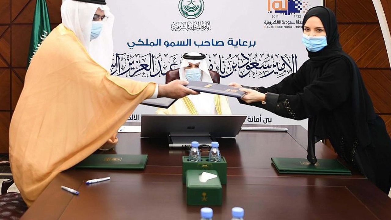 بالصور.. توقيع مذكرة تفاهم اتفاقية بين الجامعة الإلكترونية وأمانة الشرقية
