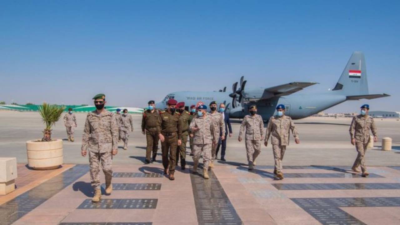 بالصور.. رئيس هيئة الأركان يستقبل نظيره العراقي