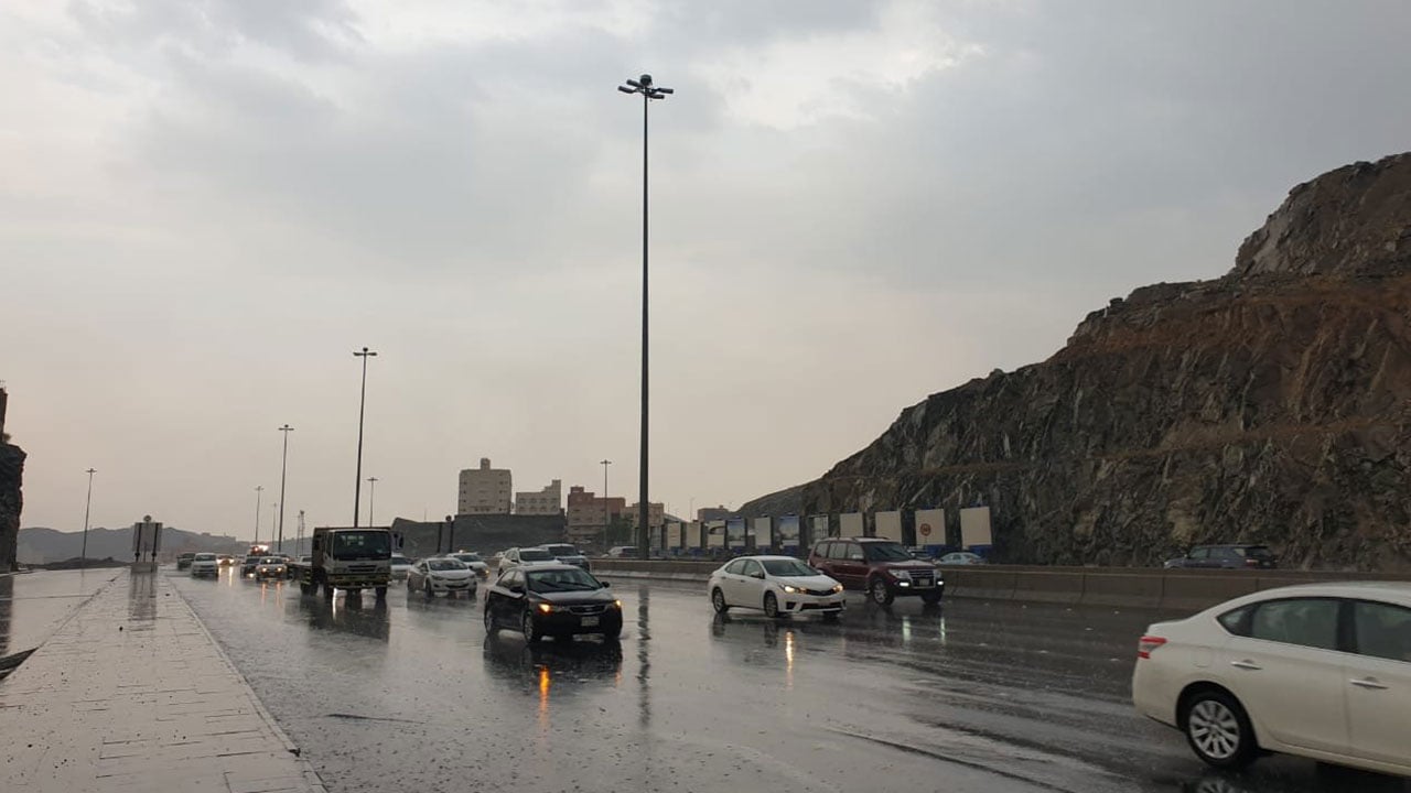 سحب رعدية ممطرة على 4 محافظات بمكة.. والدفاع المدني يدعو للحيطة والحذر