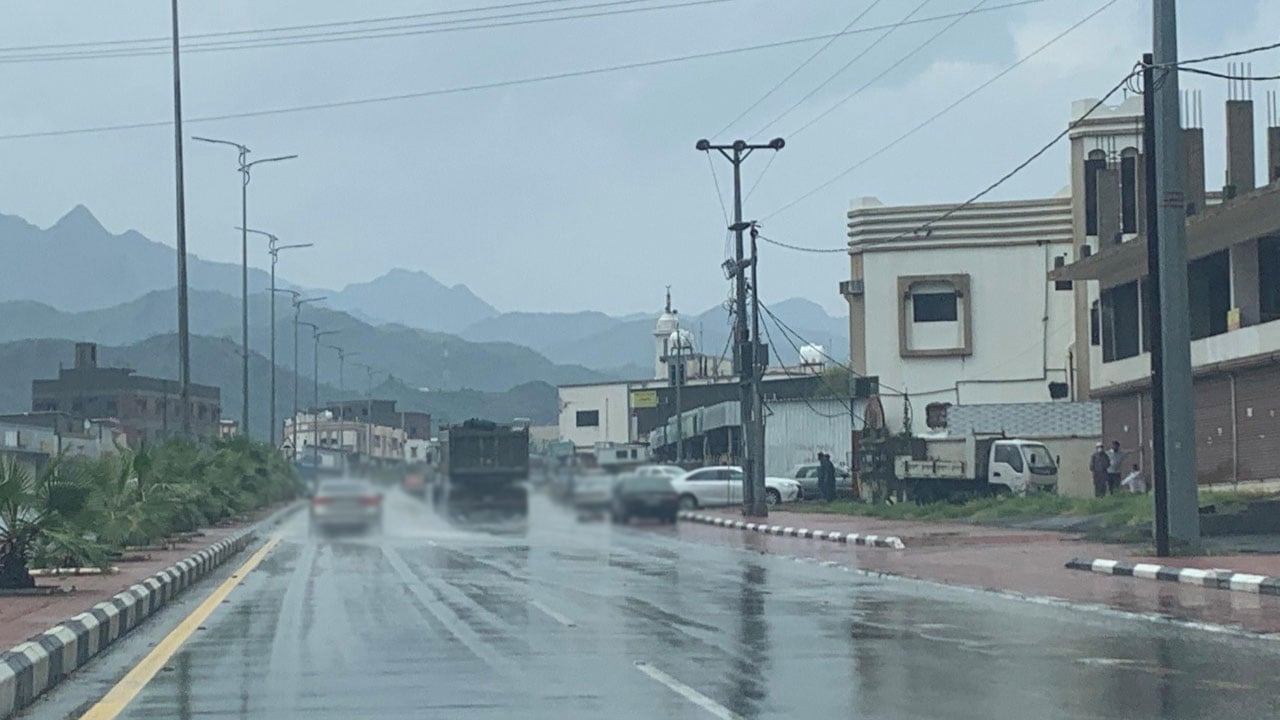 «الأرصاد» تنبه إلى أمطار رعدية وأتربة مثارة على حائل
