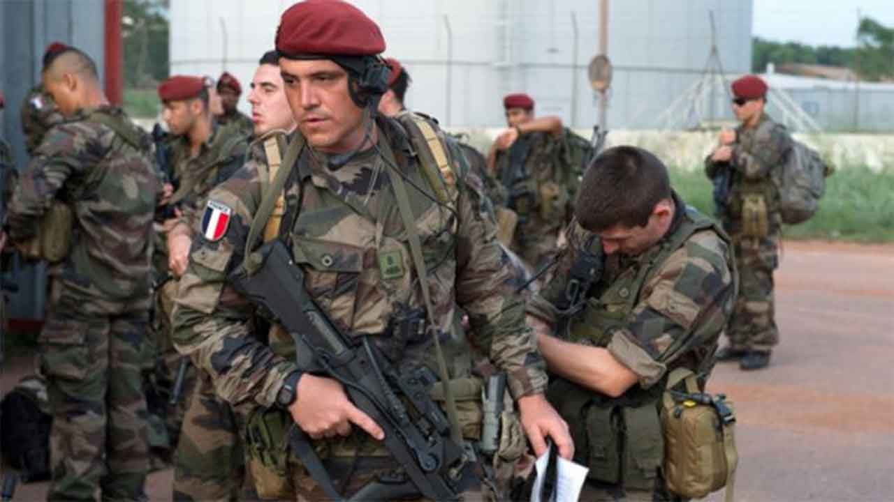 عملية نوعية للجيش الفرنسي تقتل قيادي عسكري بارز في «القاعدة»