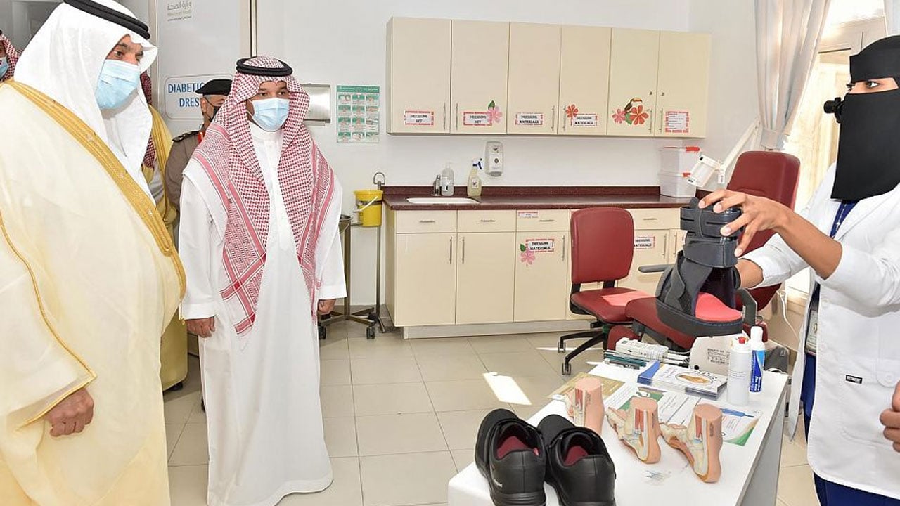 بالصور.. أمير نجران يدشن مشروع تطوير مركز السكر بمستشفى الملك خالد