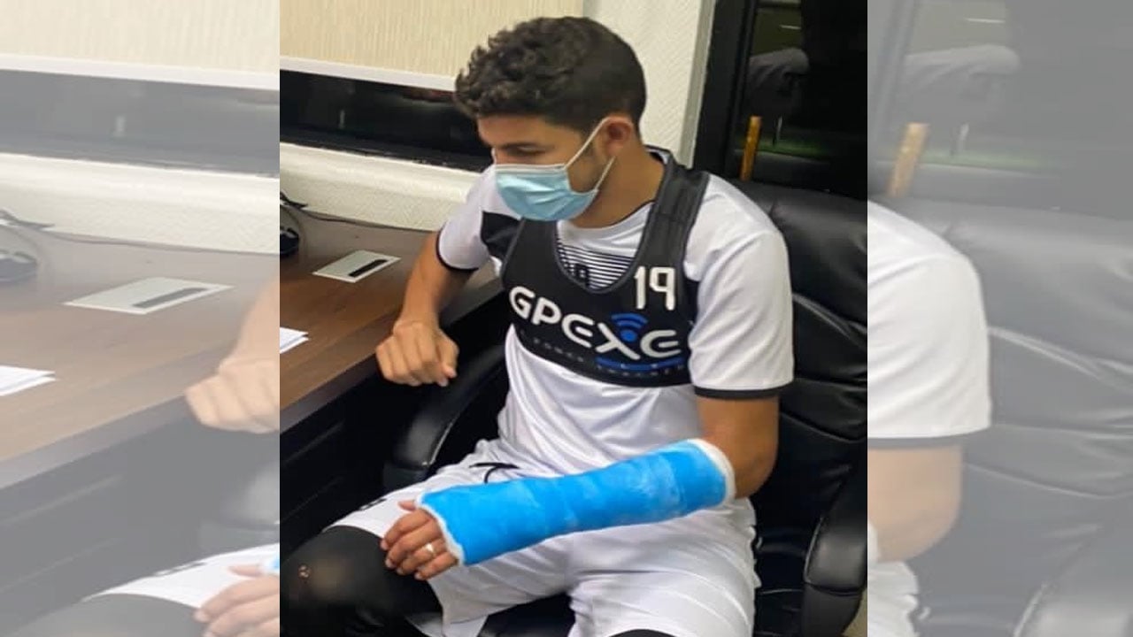 المغربي أمين عطوشي يضع أبها في موقف صعب قبل أيام من مواجهة الرائد