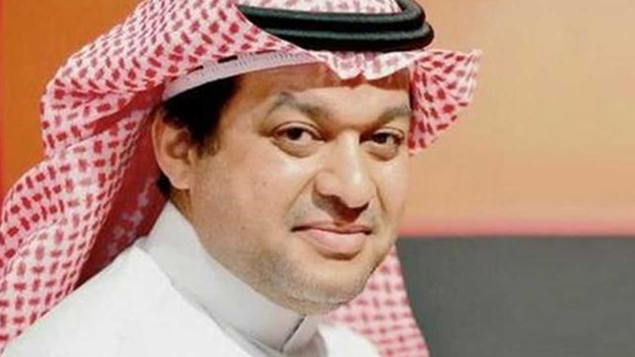 بالفيديو.. الزعاق يرصد الهلال والمشتري وزحل