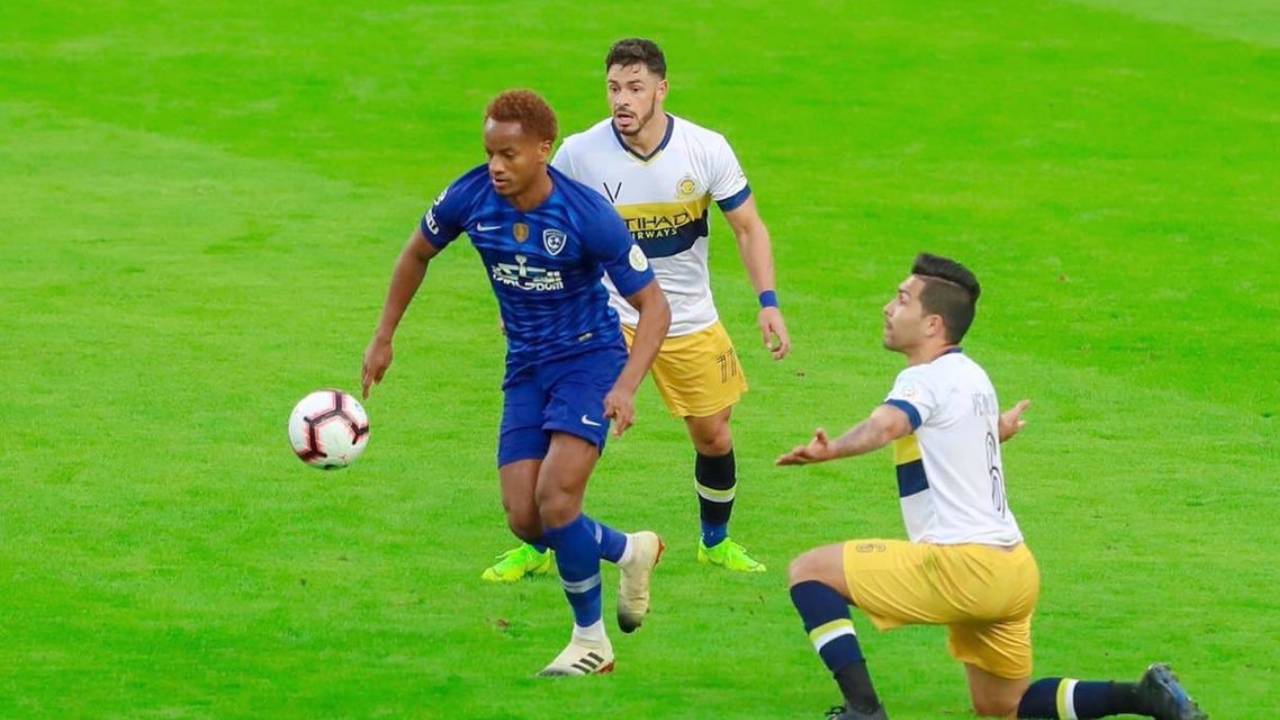كاريلو يربك حسابات الهلال قبل كلاسيكو النصر
