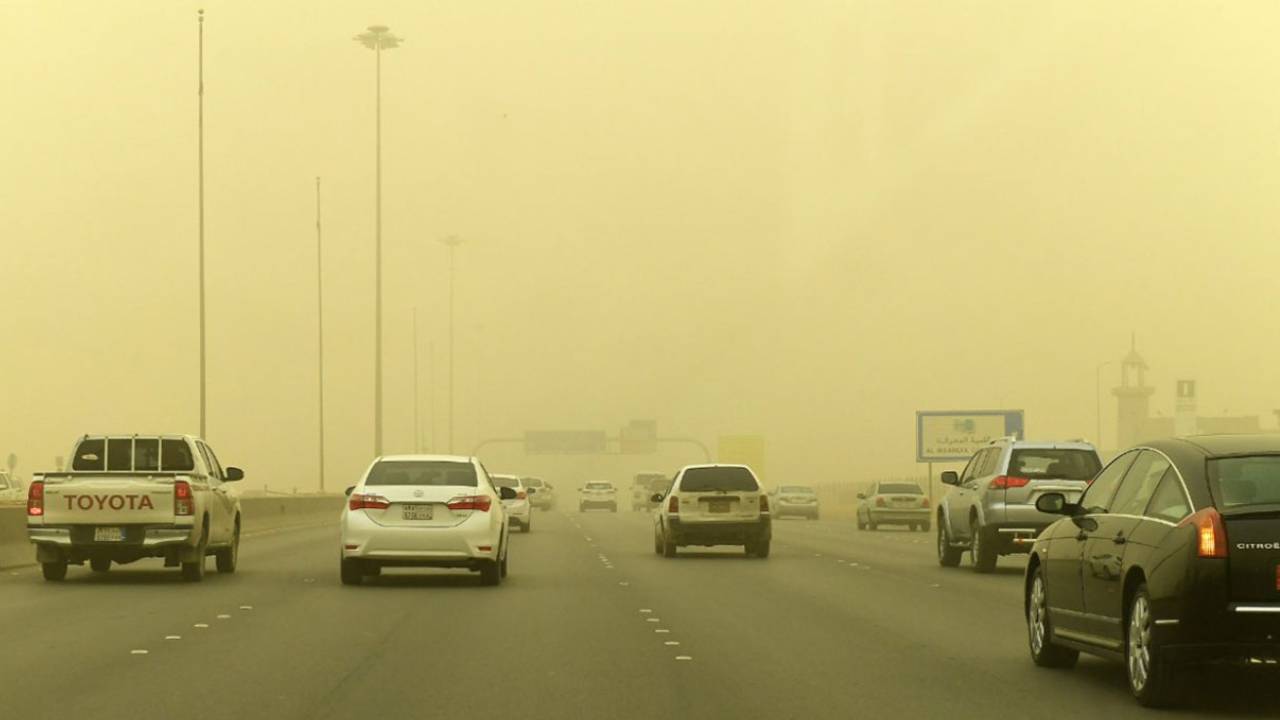 الأرصاد تنبه إلى عوالق ترابية على منطقة الرياض