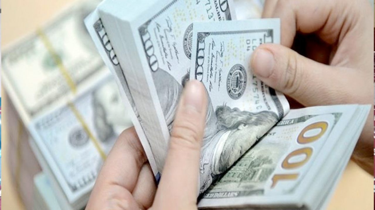 الدولار يتراجع ويقترب من أدنى مستوياته خلال 7 أشهر