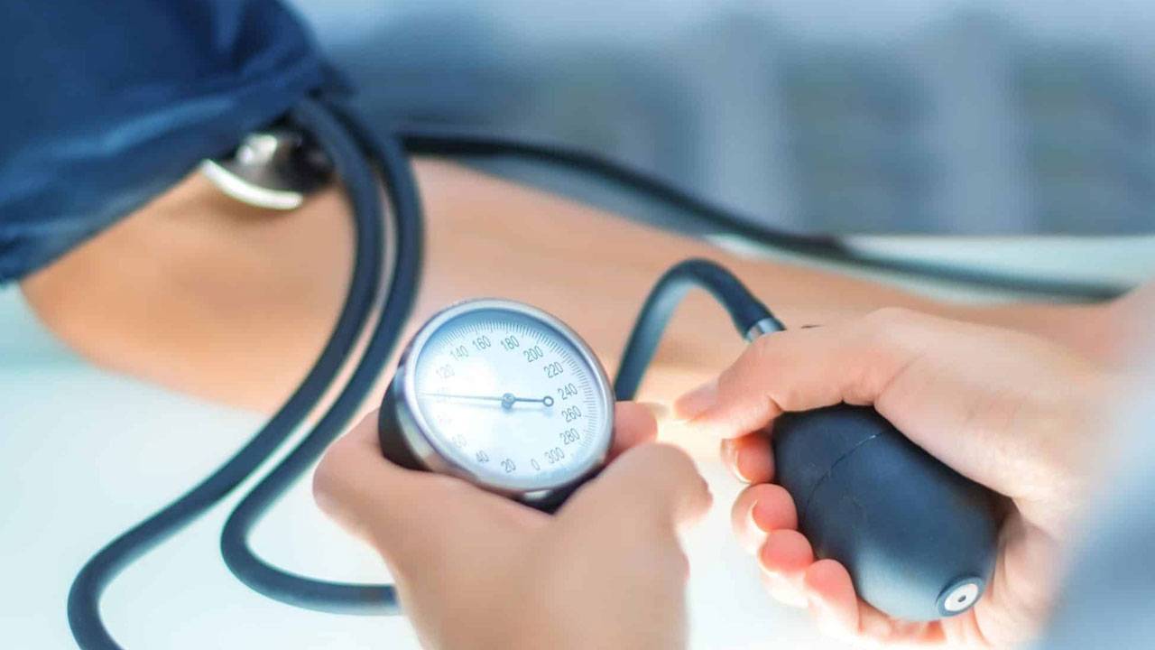 خالد النمر يوجه نصائح عدة لمرضى ضغط الدم