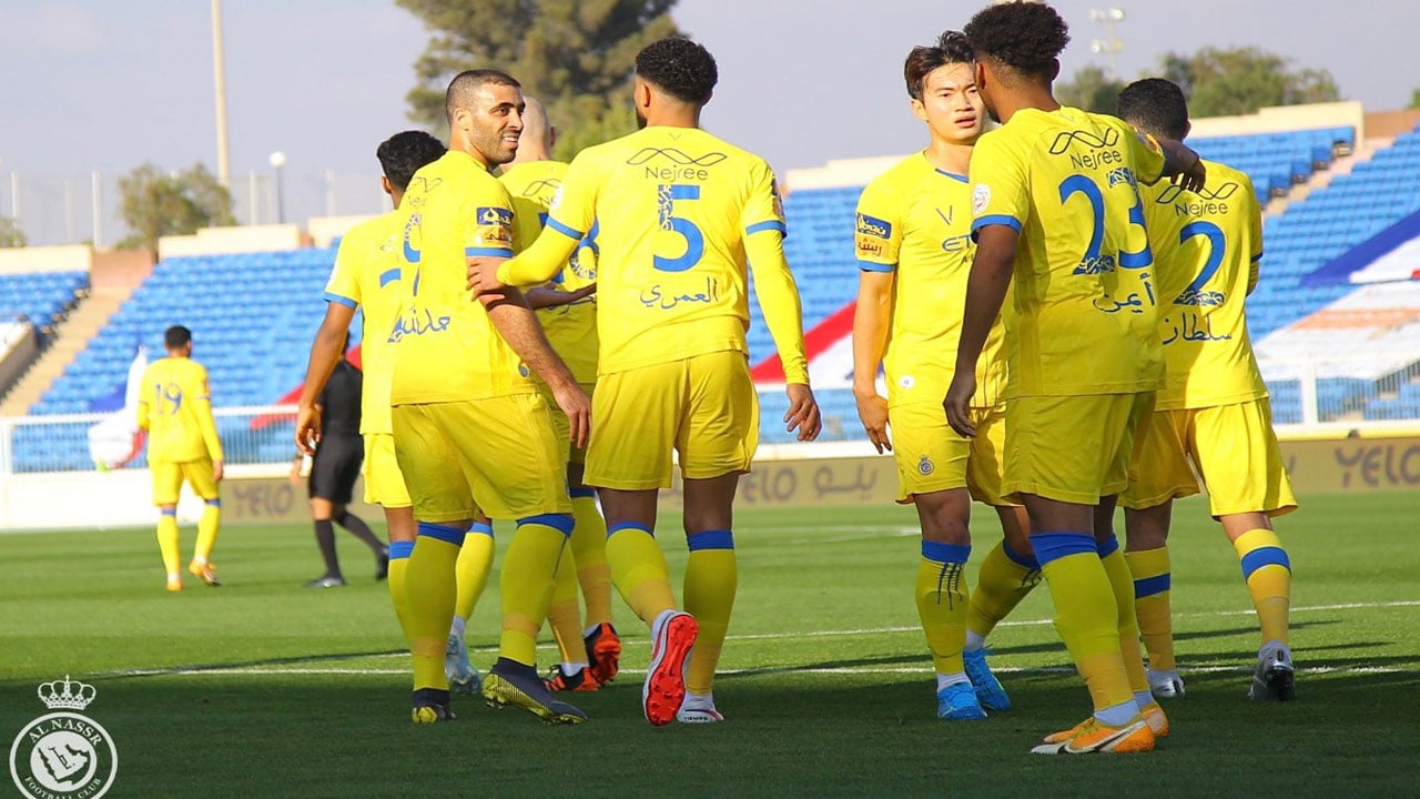 بالفيديو.. حسن عبدالقادر: المنافسة على الدوري تنحصر بين الهلال ودِكّته