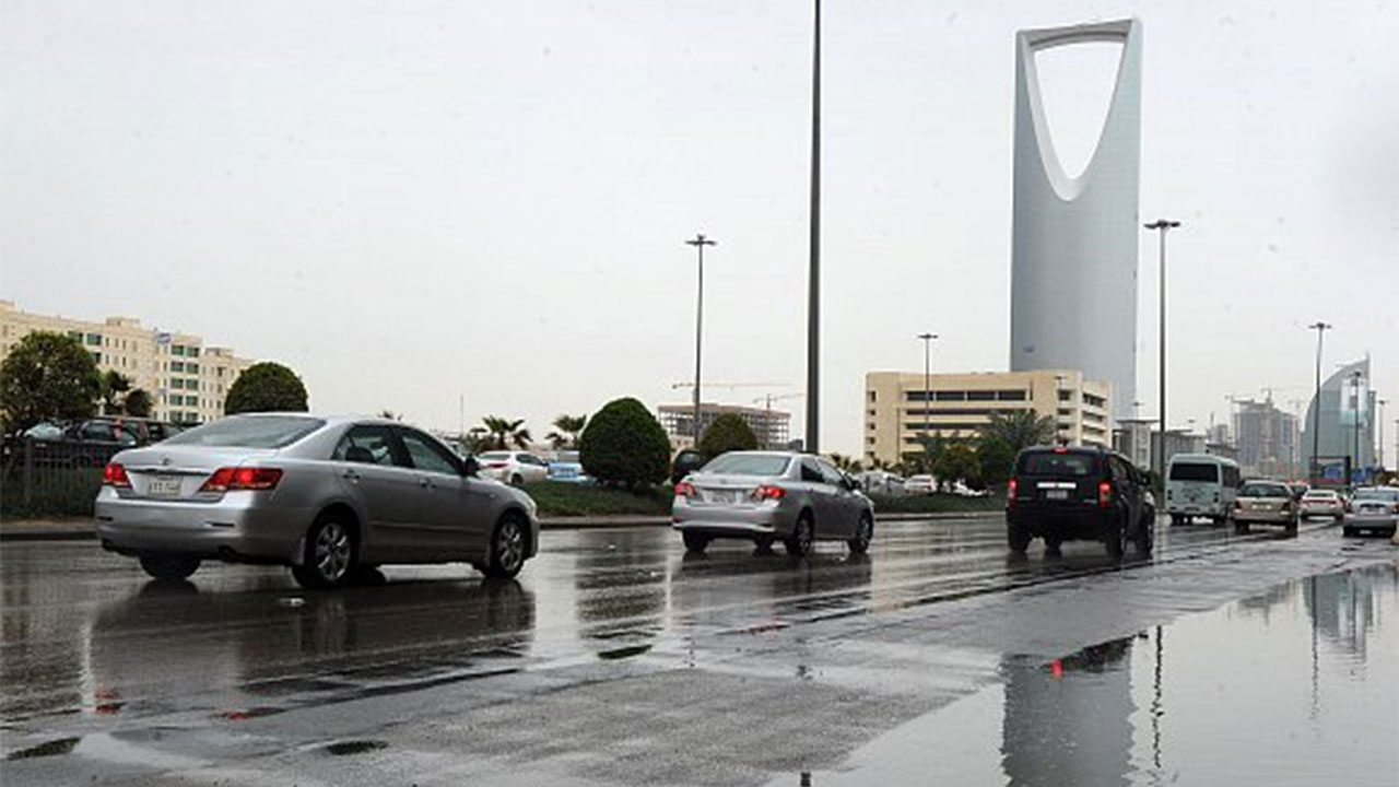 «الحصيني» يتوقع انخفاضًا في درجات الحرارة وأمطارًا على هذه المناطق