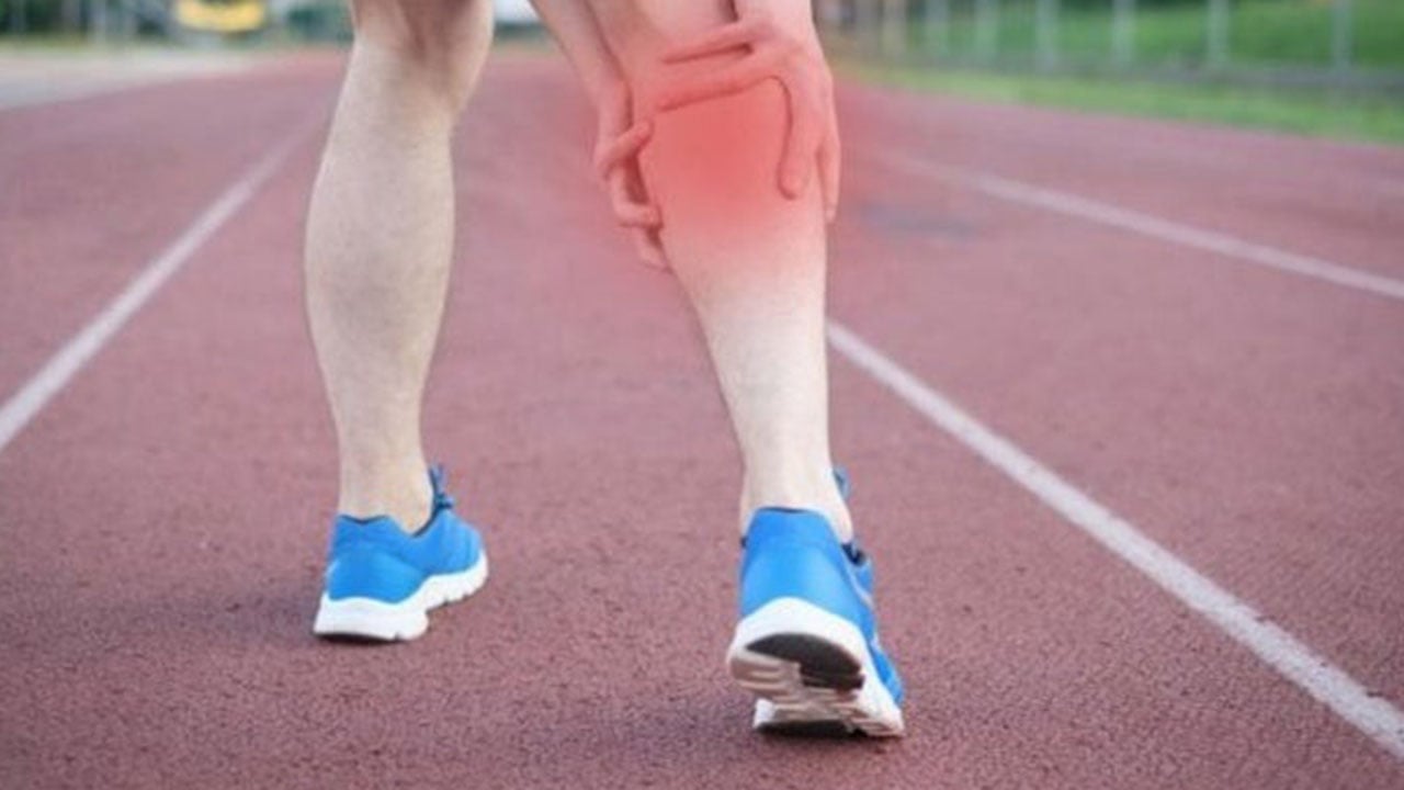 ماذا تعرف عن مرض الشريان المحيطي؟.. جراح أوعية دموية يجيب