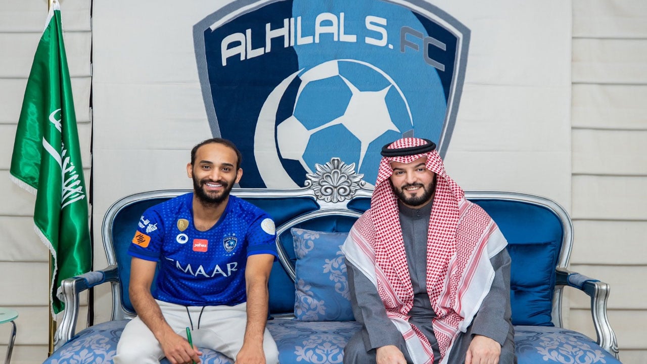 رسميًّا.. «الهلال» يعلن تجديد التعاقد مع عبدالله عطيف حتى 2023