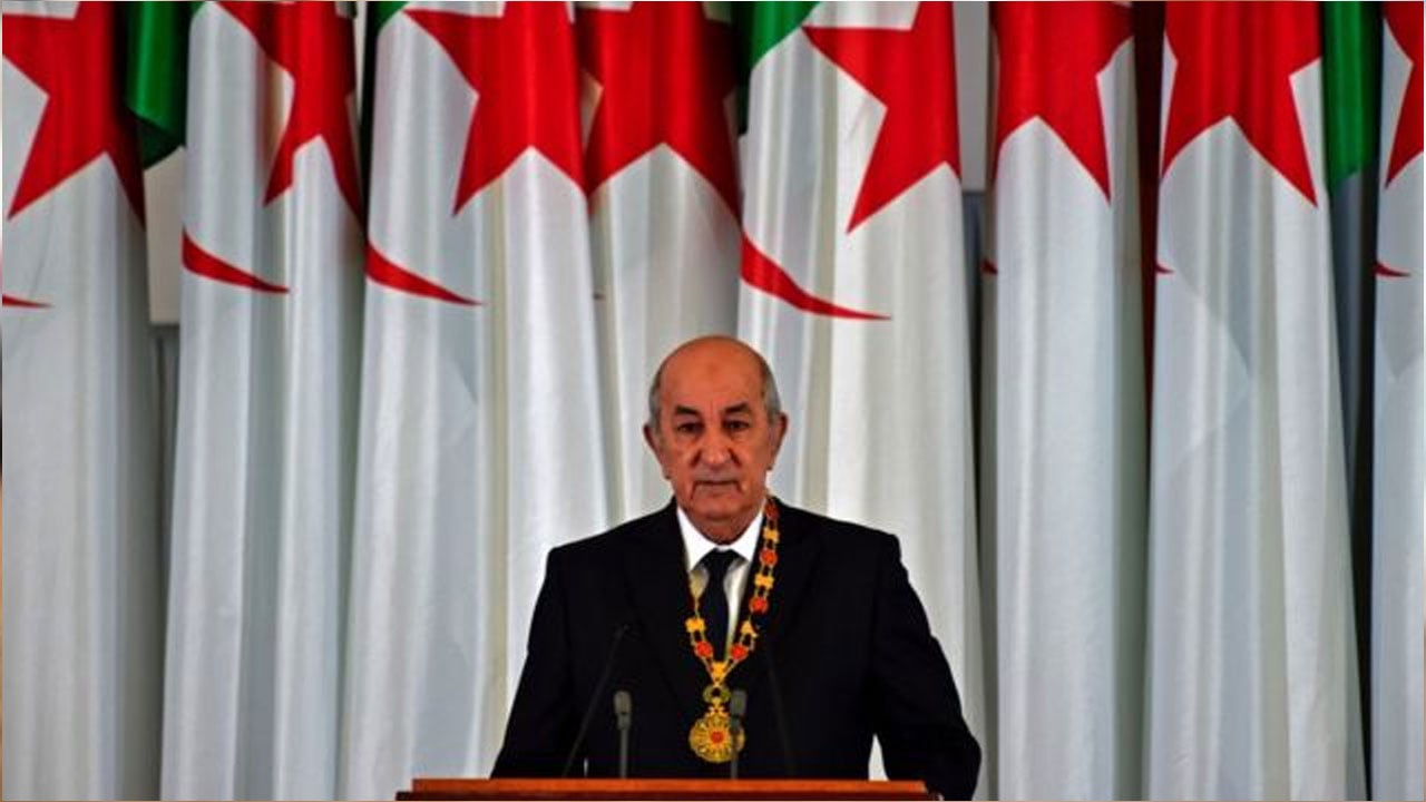أول ظهور علني منذ شهرين.. الرئيس الجزائري يطمئن مواطنيه على صحته