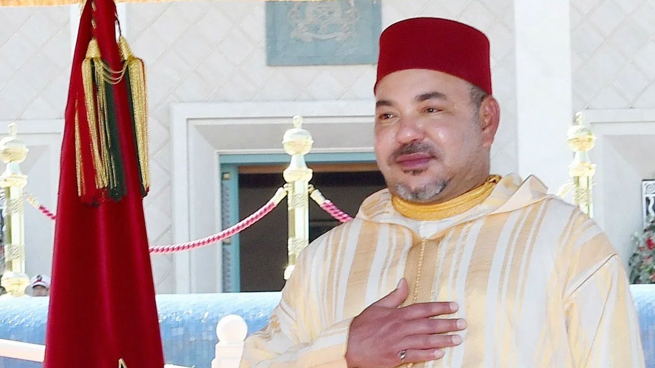 ملك المغرب يطمئن على صحة الرئيس الجزائري