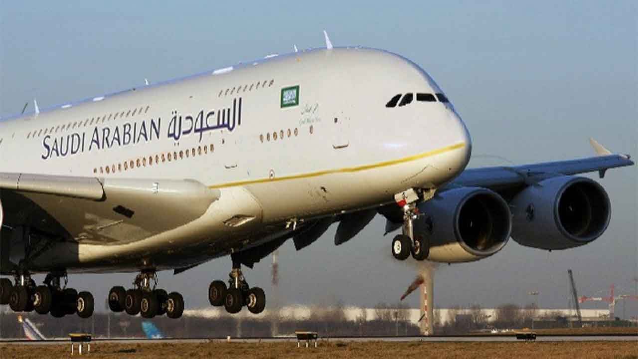 الخطوط السعودية تعلن فتح باب التقديم في الخدمة الجوية للنساء