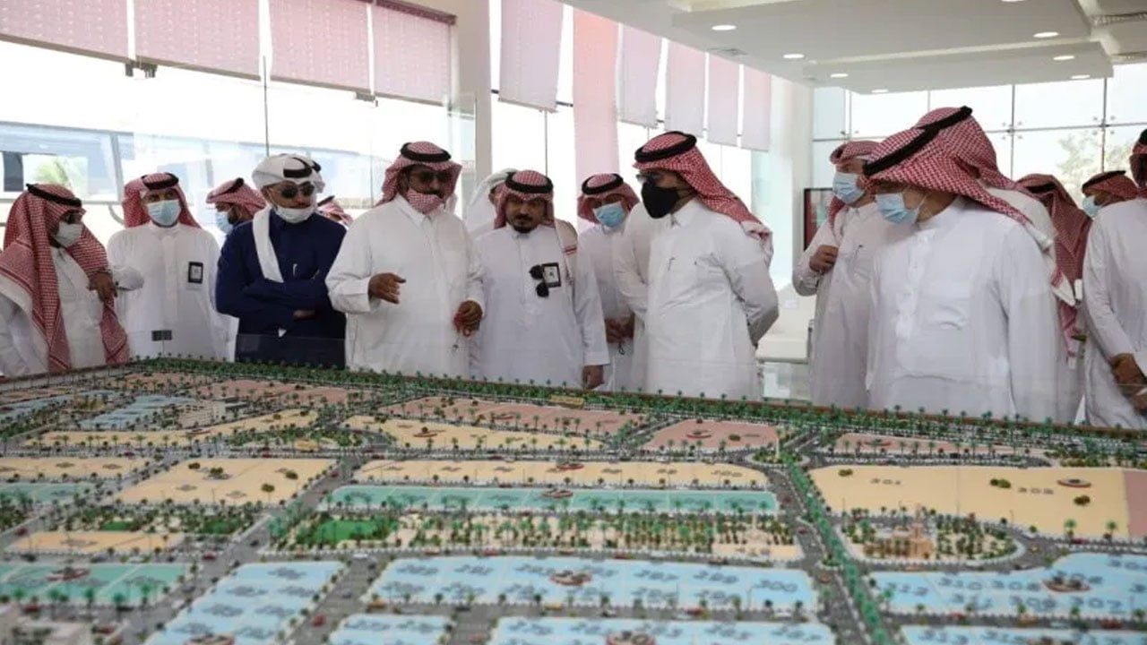 وزير الإسكان يوجه بطراز معماري موحد لمخطط درب الحرمين بجدة