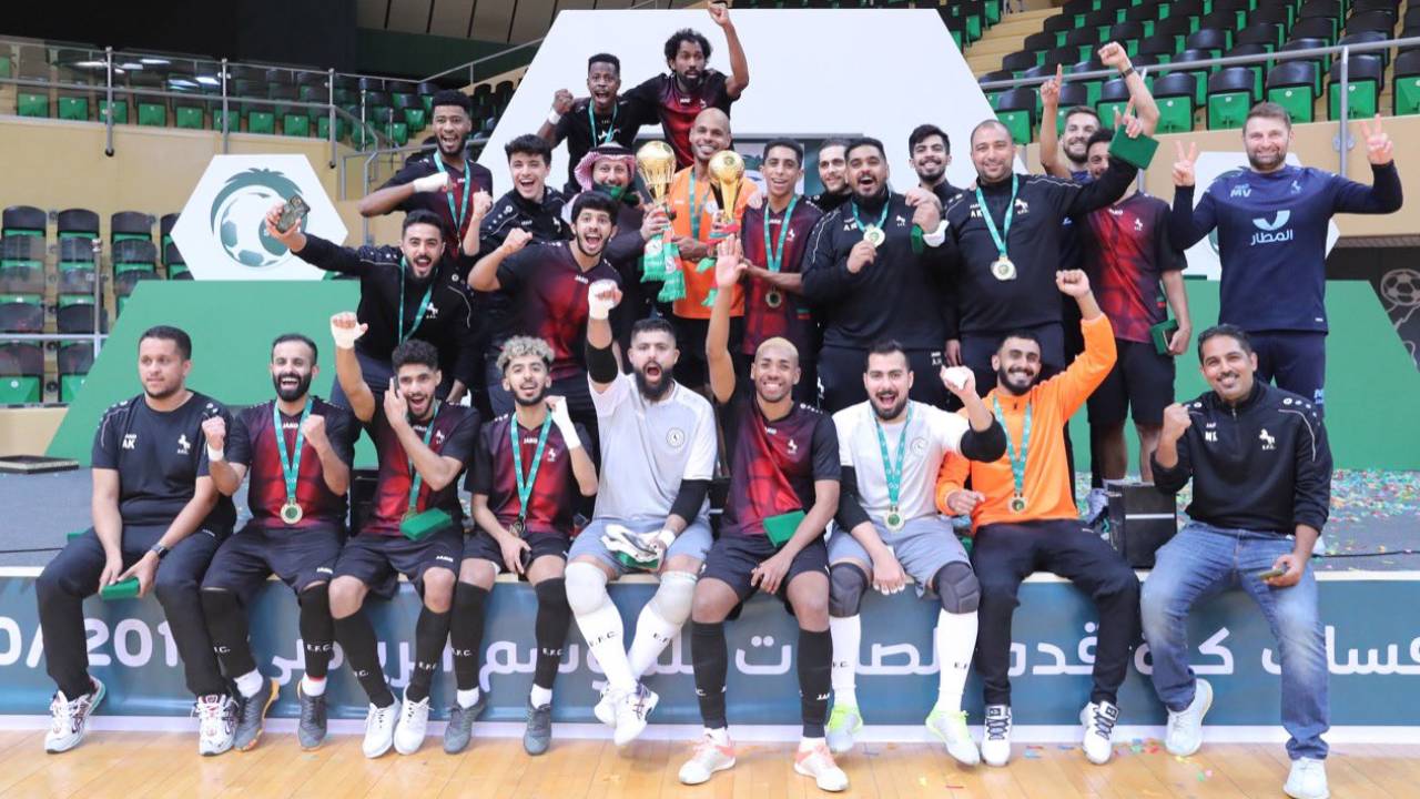 للمرة الثالثة.. الاتفاق يتوج بكأس الدوري السعودي الممتاز لكرة الصالات
