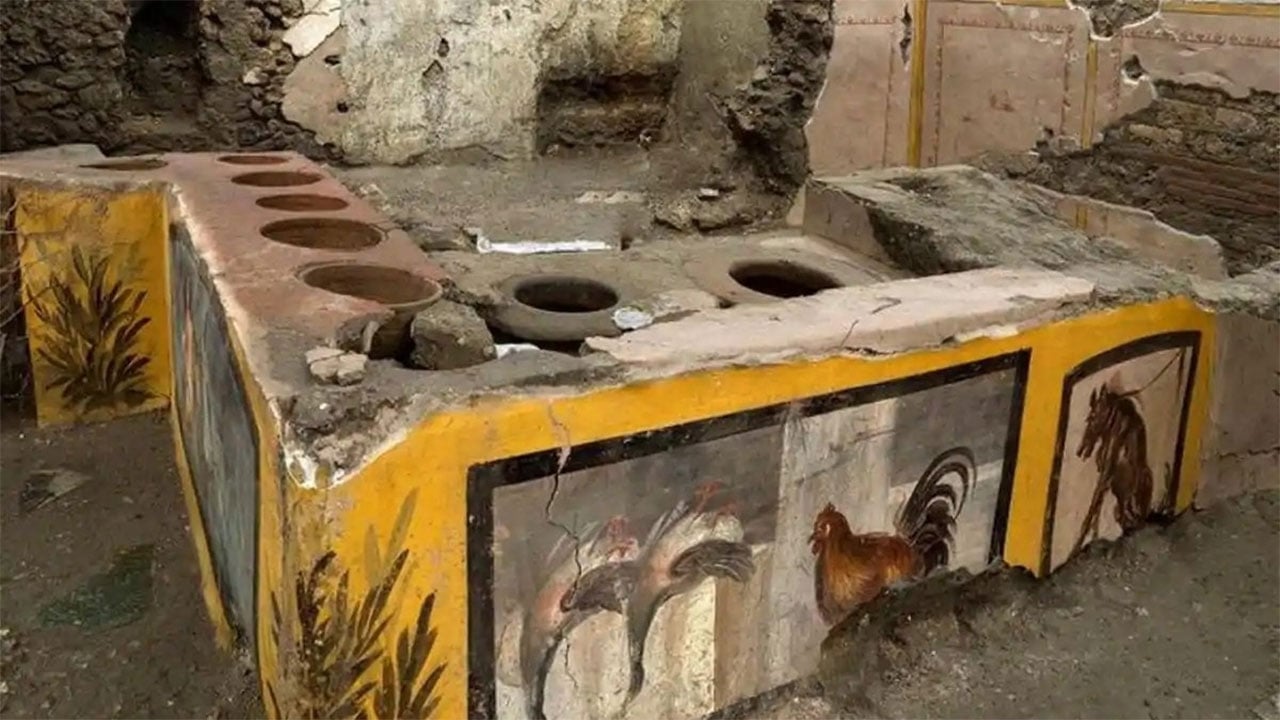 إيطاليا.. اكتشاف مطعم أثري يحتوي على أطعمة تعود لنحو 2000 عام