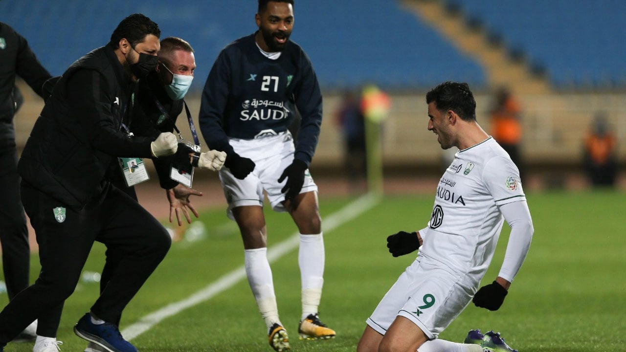 «الأهلي» يفوز بشق الأنفس على الرائد في دوري المحترفين
