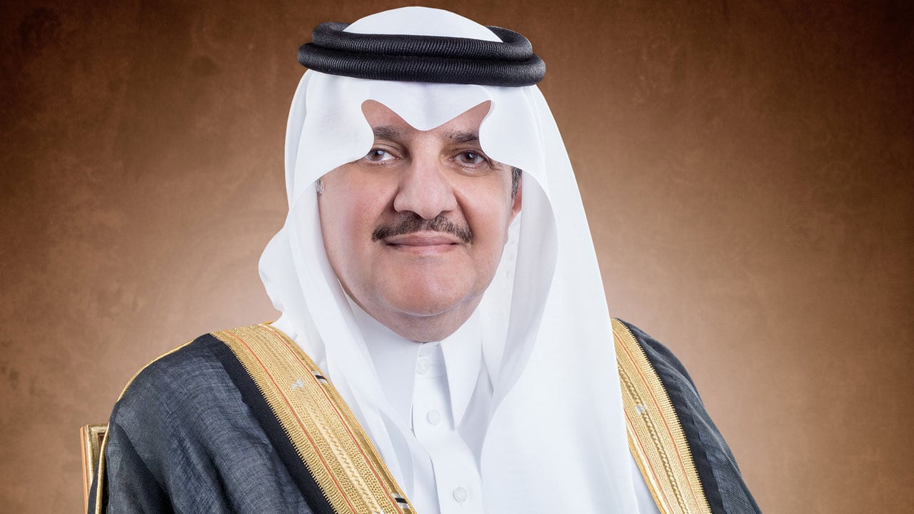 أمير المنطقة الشرقية يتلقى الجرعة الأولى من لقاح كورونا
