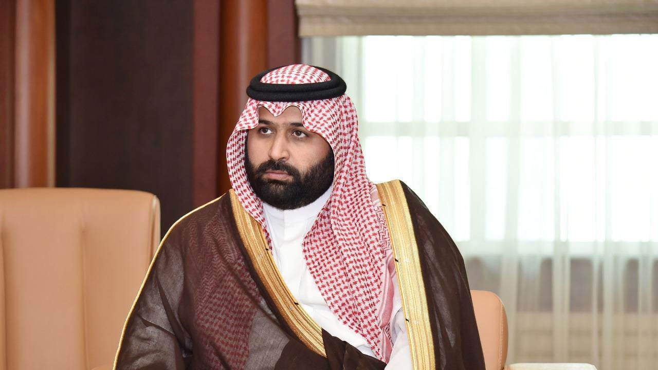 نائب أمير جازان ينقل تعازي القيادة لذوي الشهيد «الفيفي»