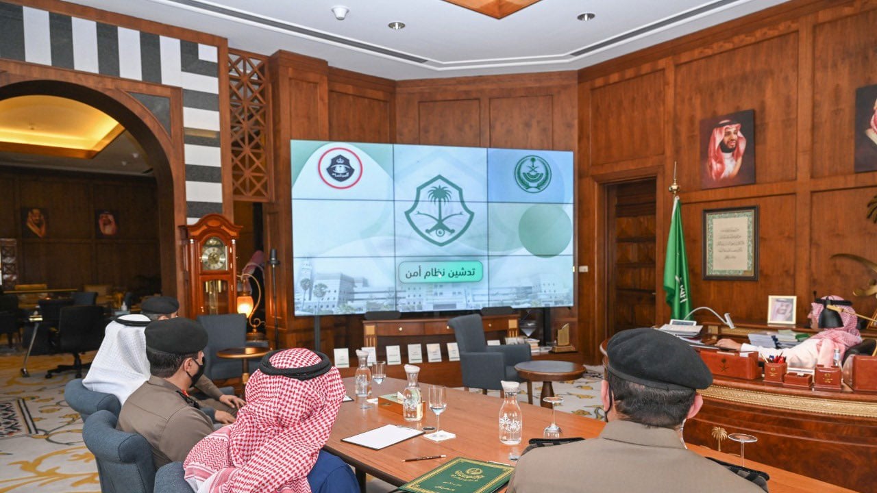 أمير عسير يدشِّن منصة «أمن» للربط إلكترونيًا بين الإمارة والشرطة