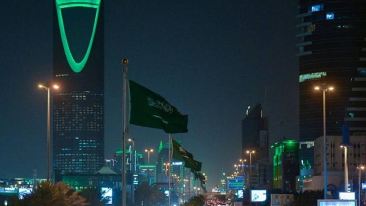 أخبار السعودية اليوم.. إيقاف لواء متقاعد وسفير سابق في قضايا فساد بـ 20 مليون ريال.. والأرصاد تتوقع هطول أمطار على 8 مناطق في أول أيام العام الجديد
