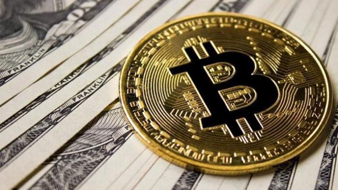 ارتفاع قياسي لقيمة «بيتكوين» يتجاوز 33 ألف دولار