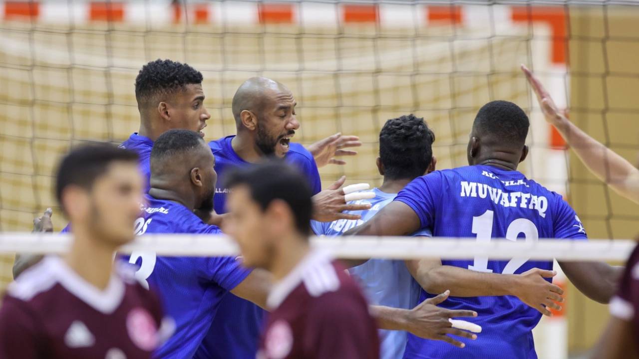 طائرة الهلال تغرد خارج السرب.. والأهلي يطارد بقوة