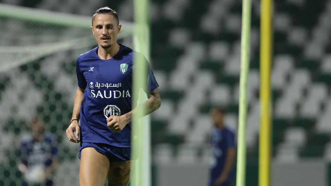 لاعب الأهلي: سيطرنا على لقاء القادسية ودفاعاتنا تسببت في الهزيمة