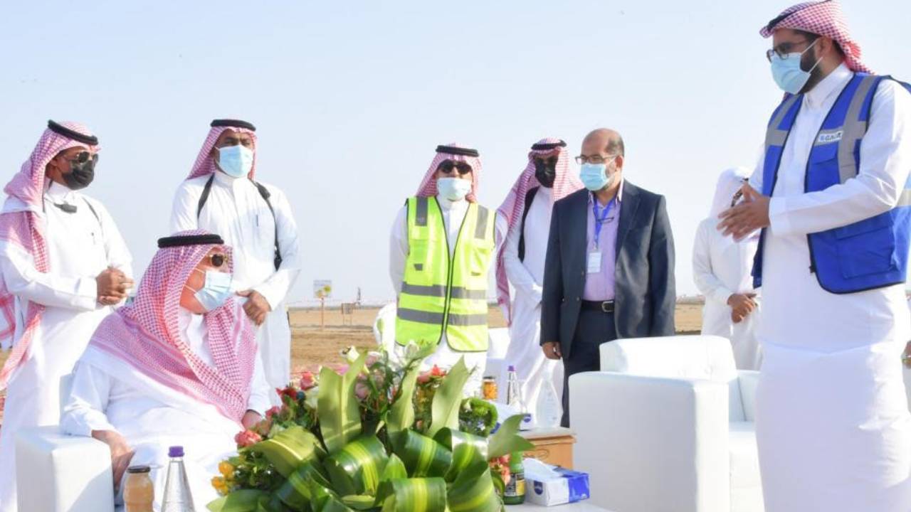 بالصور.. أمير جازان يتفقد سير العمل بمشروع مطار الملك عبدالله بن عبدالعزيز بالمنطقة