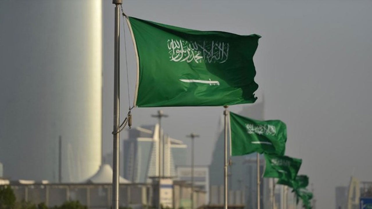 أخبار السعودية اليوم.. تطبيق «مخالفة مسارات» الطرق خلال ساعات بـ4 مناطق.. وشروط للحصول على دعم «النقل الموجه»