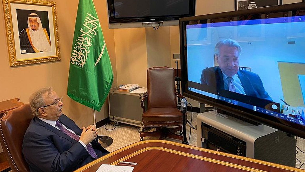 عبر الاتصال المرئي.. «المعلمي» يلتقي المنسّق الخاص لعملية السلام في الشرق الأوسط