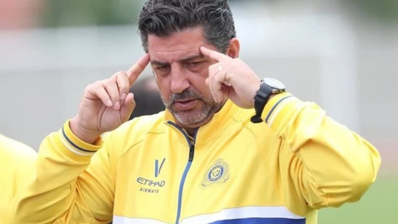 فيتوريا يرفض مغادرة الرياض رغم إقالته من «النصر».. وإعلامي يكشف الأسباب