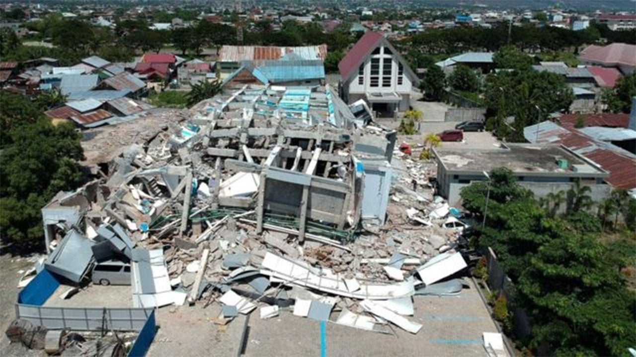 ارتفاع حصيلة القتلى جراء زلزال إندونيسيا إلى 81 شخصًا