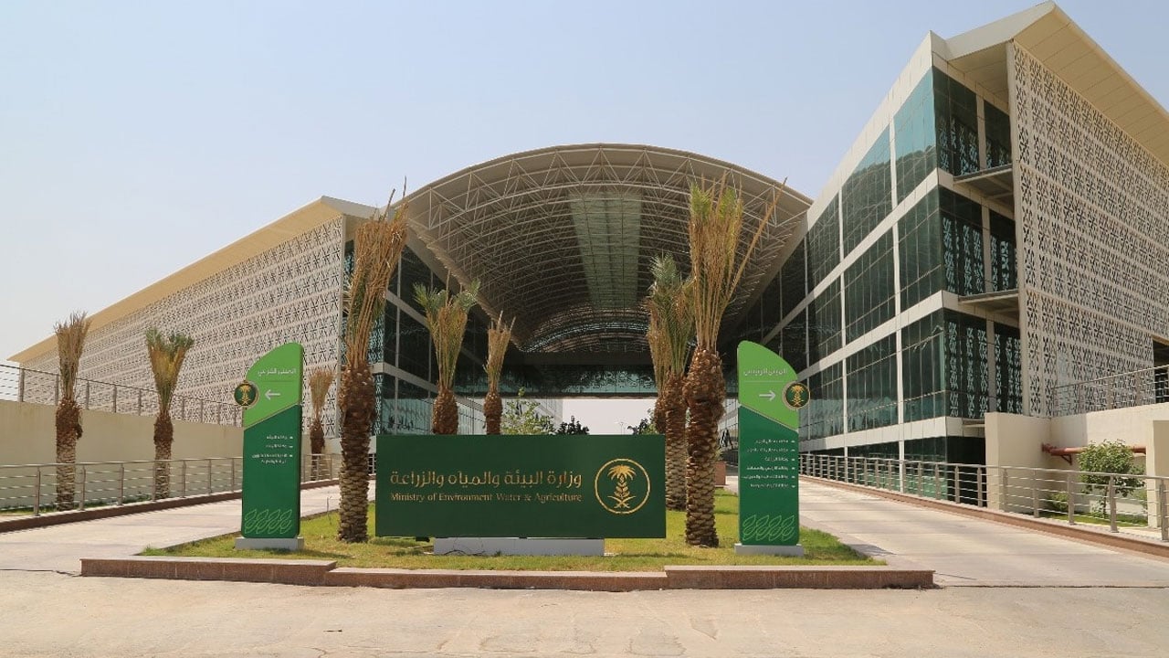 «البيئة» تدعو مالكي مناهل المياه إلى تصحيح أوضاعها