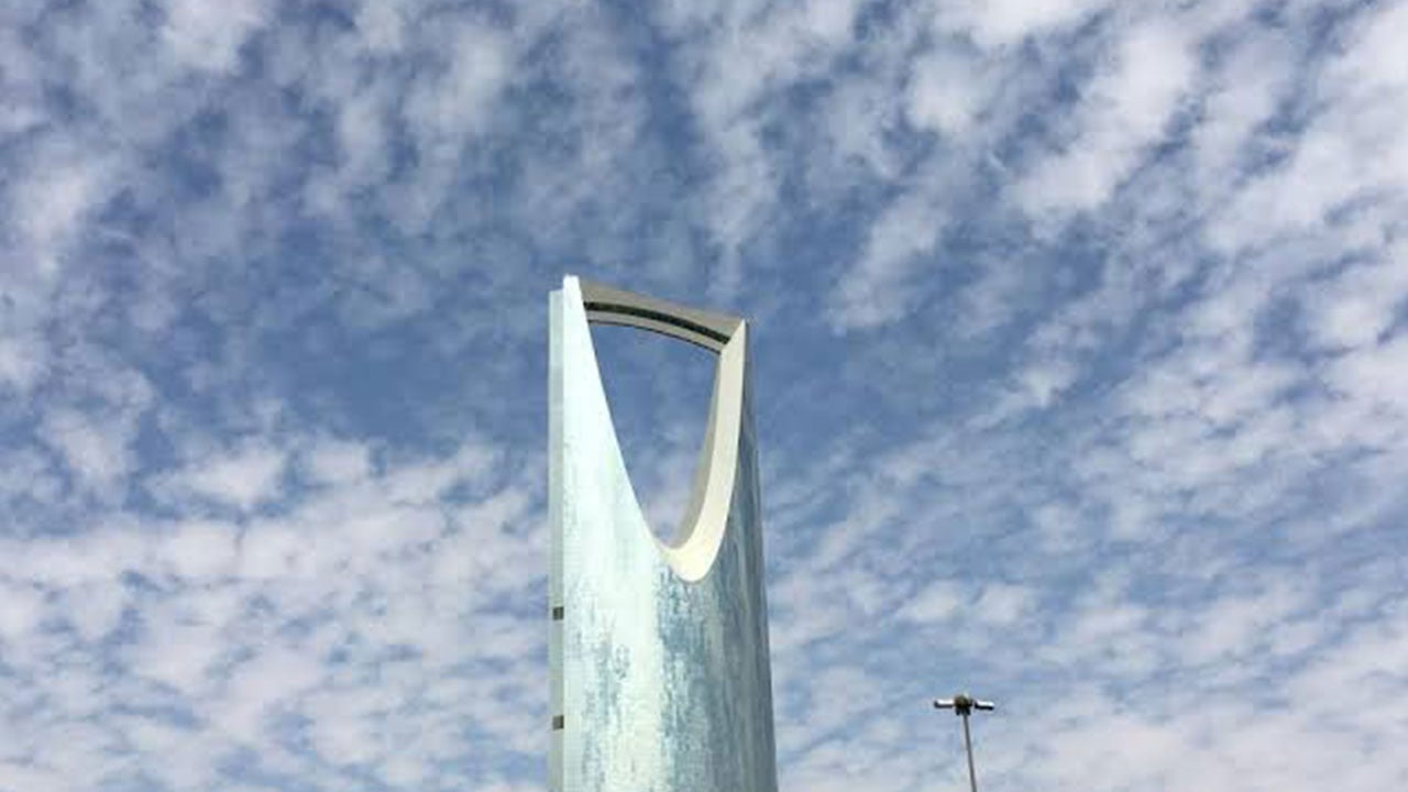 «الأرصاد» عن طقس الاثنين: سماء غائمة على جنوب غرب وغرب المملكة