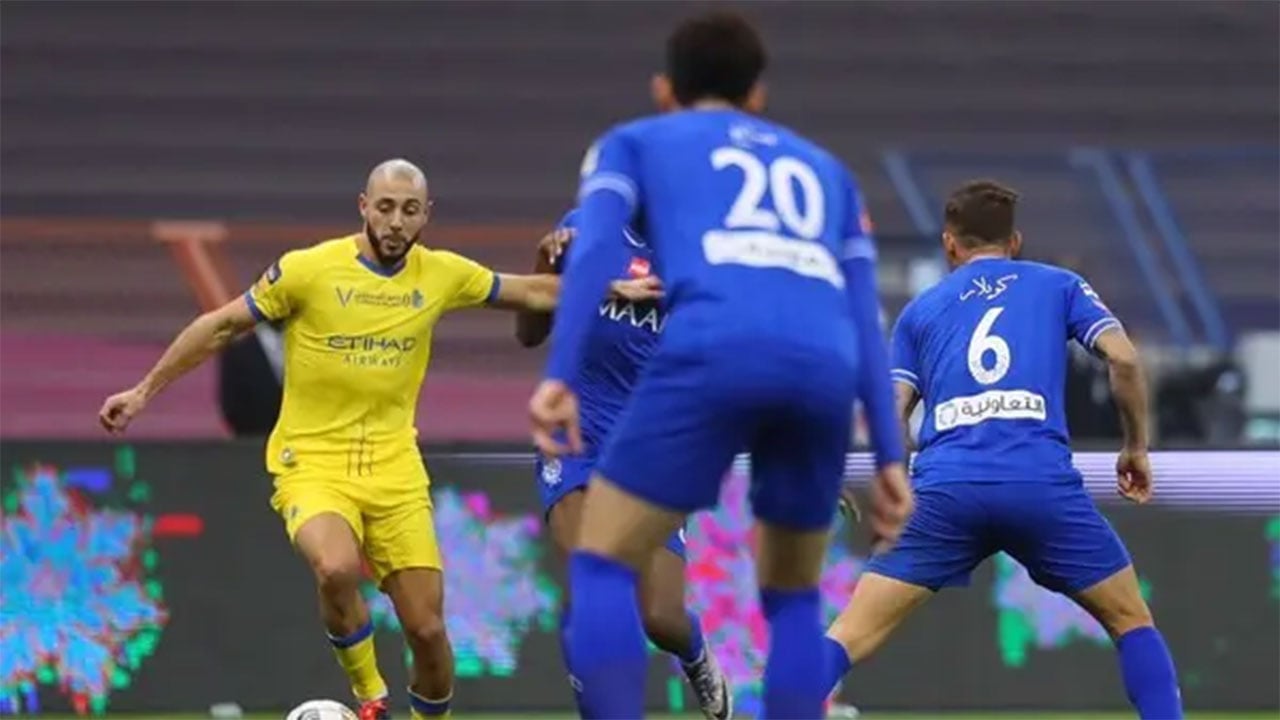 أمرابط يلمح للرحيل عن النصر.. ويثني على مدرب الفريق