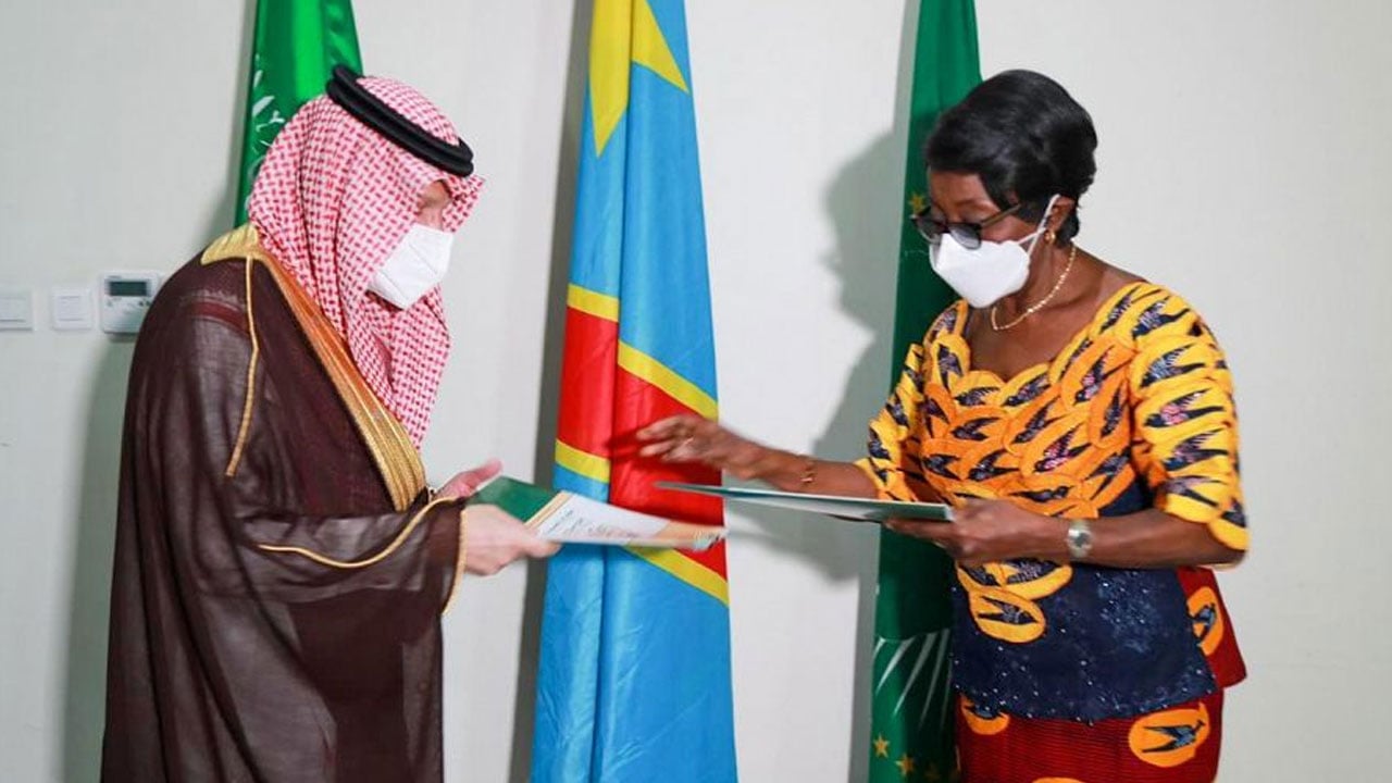 بالصور.. السعودية والكونغو توقعان اتفاقية تعاون اقتصادي وتجاري