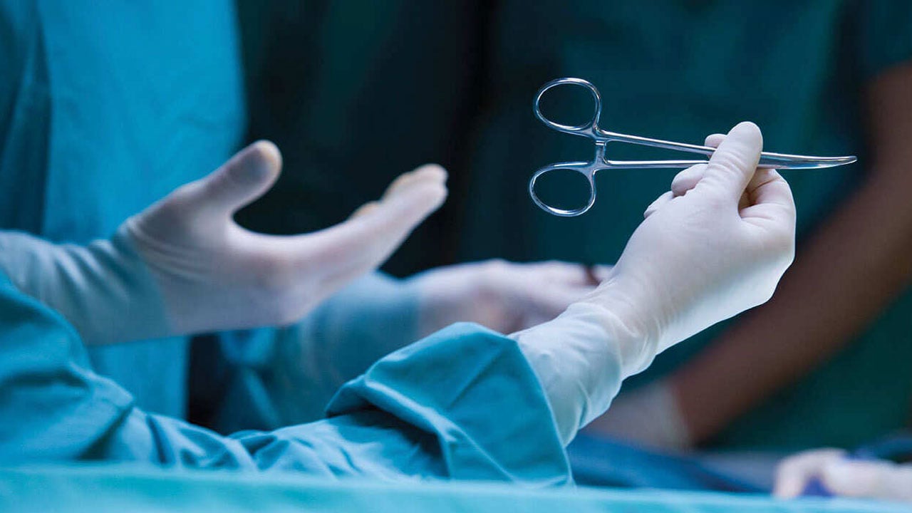 عملية ناجحة لاستئصال ورم يزن 7 كجم من رحم مريضة بجازان