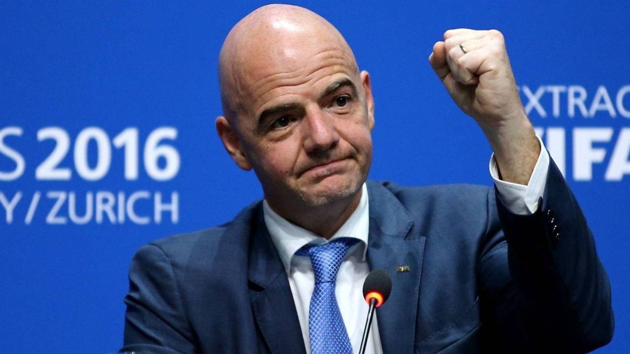 «الأولمبية الدولية» تُنقذ رئيس «فيفا» من أزمة جديدة
