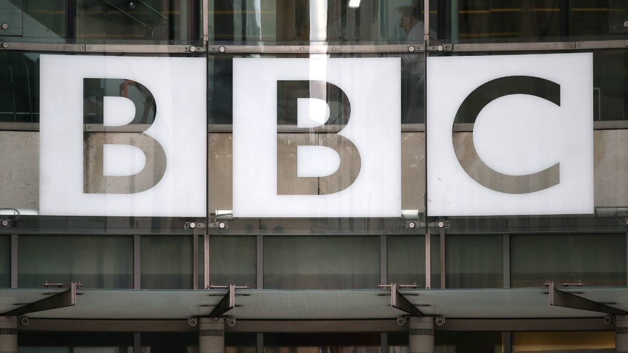 بكين تطالب «BBC» بالاعتذار.. وتهدد باتخاذ إجراءات ضدها