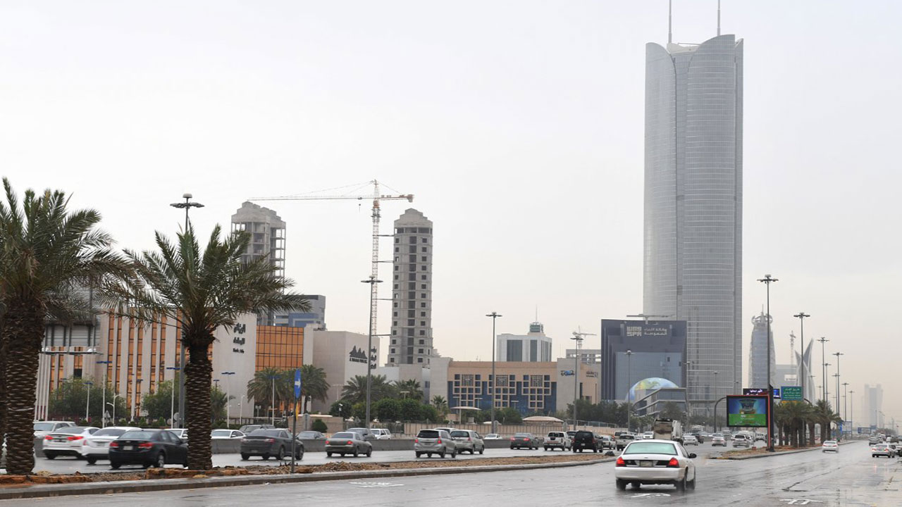 «الأرصاد» عن طقس السبت: أمطار رعدية وزخات برد على 11 منطقة